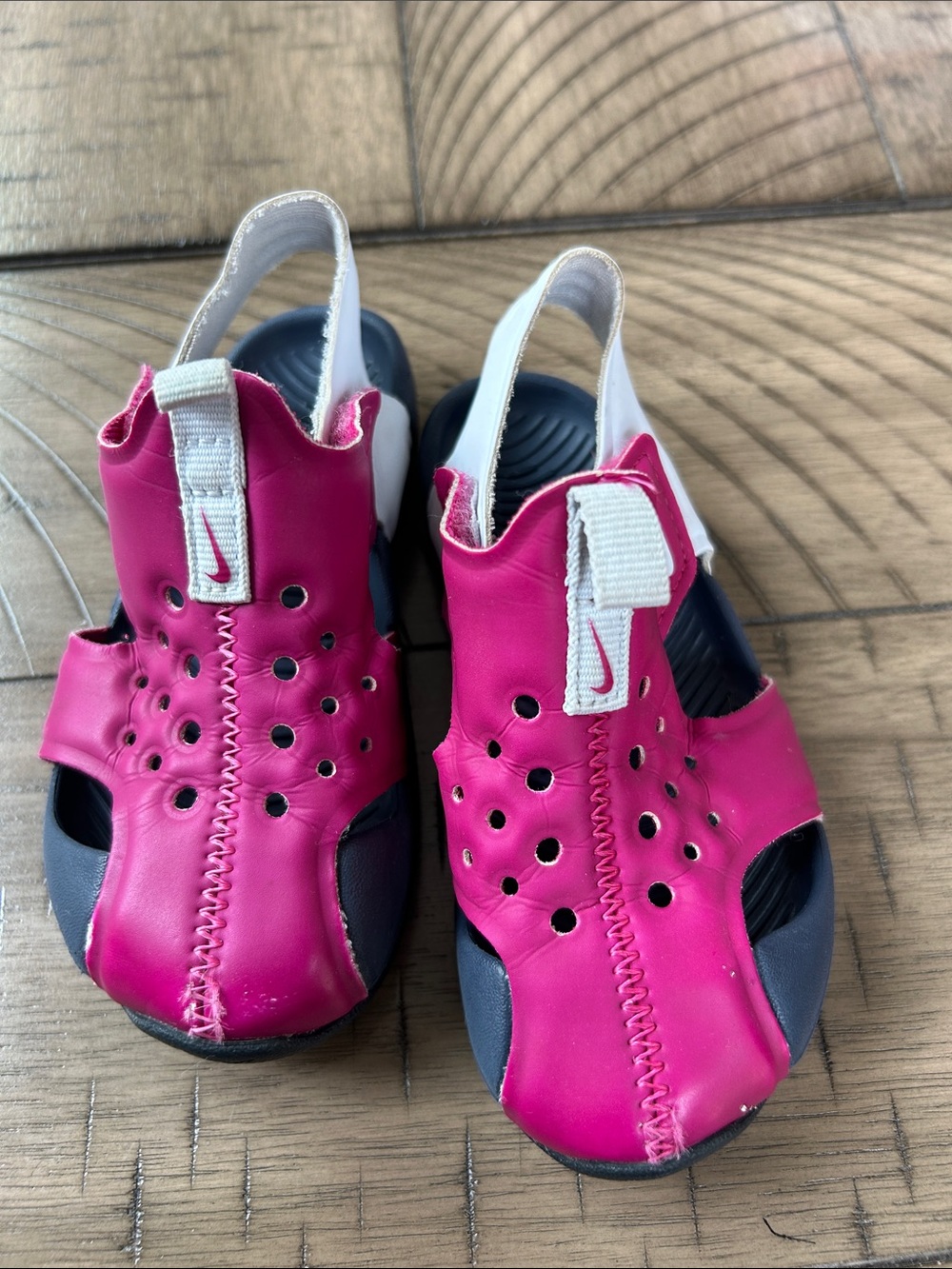 Nike Sunray Protect 2 TD (Toddler) size 7c Fireberry Sandals  943287-604